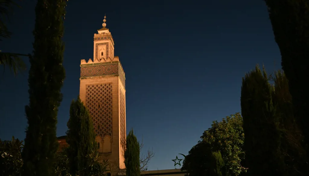 وزير الخارجية الفرنسي يؤكد أنّ بلاده "متمسّكة بعلاقتها مع الجزائر"