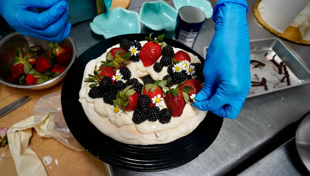 بعد ارتفاع ثمنه... طاهية أميركية تبتكر وصفات خالية من البيض