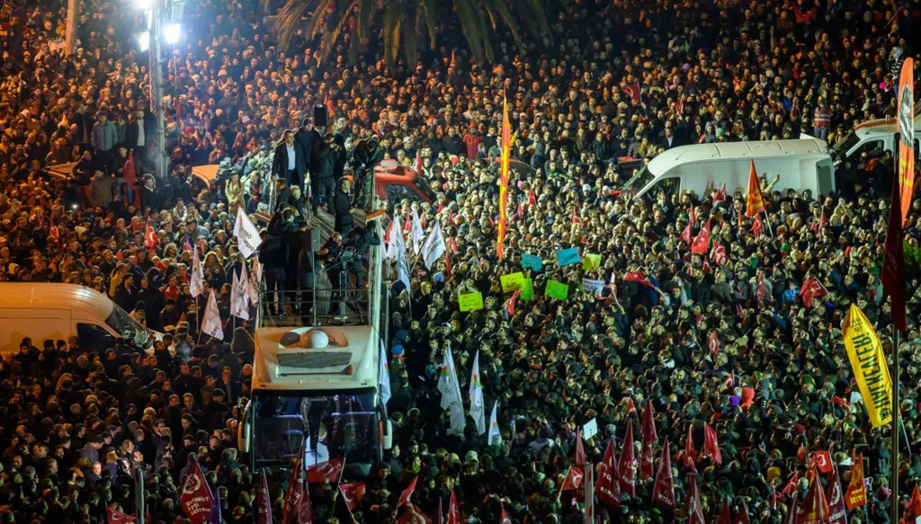 احتجاجات واعتقالات... رئيس بلدية إسطنبول: حان الوقت لترفعوا أصواتكم