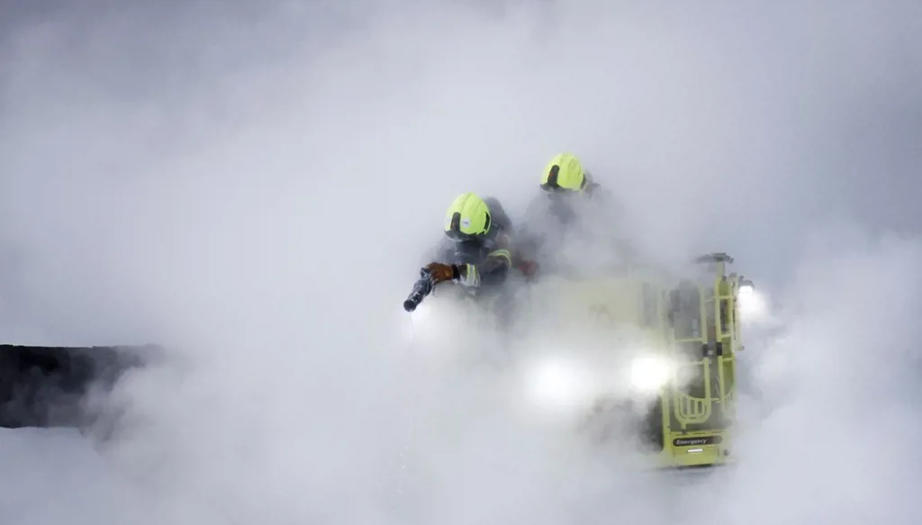 بريطانيا: لا مؤشر على أن حريق مطار هيثرو متعمد