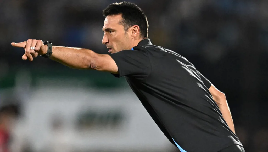 الأرجنتين تتخطى أوروغواي بلا ميسي وسكالوني يُشيد بلاعبيه