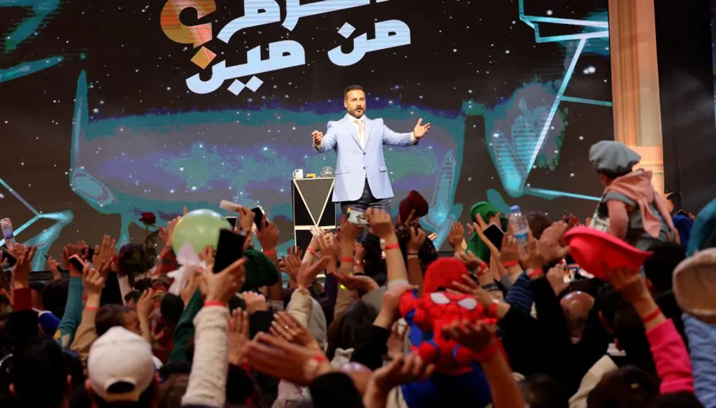 تلفزيونات لبنان توزع المال والهدايا