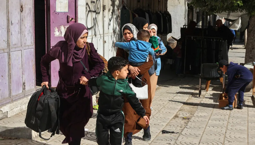 وول ستريت جورنال: إسرائيل تستعد لعملية هجومية برية واسعة النطاق في قطاع غزة