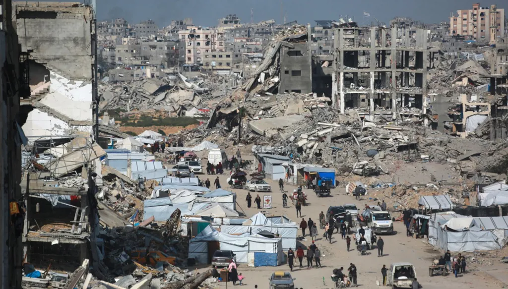 "حماس برا برا"... مئات الفلسطينيين يتظاهرون في شمال قطاع غزة