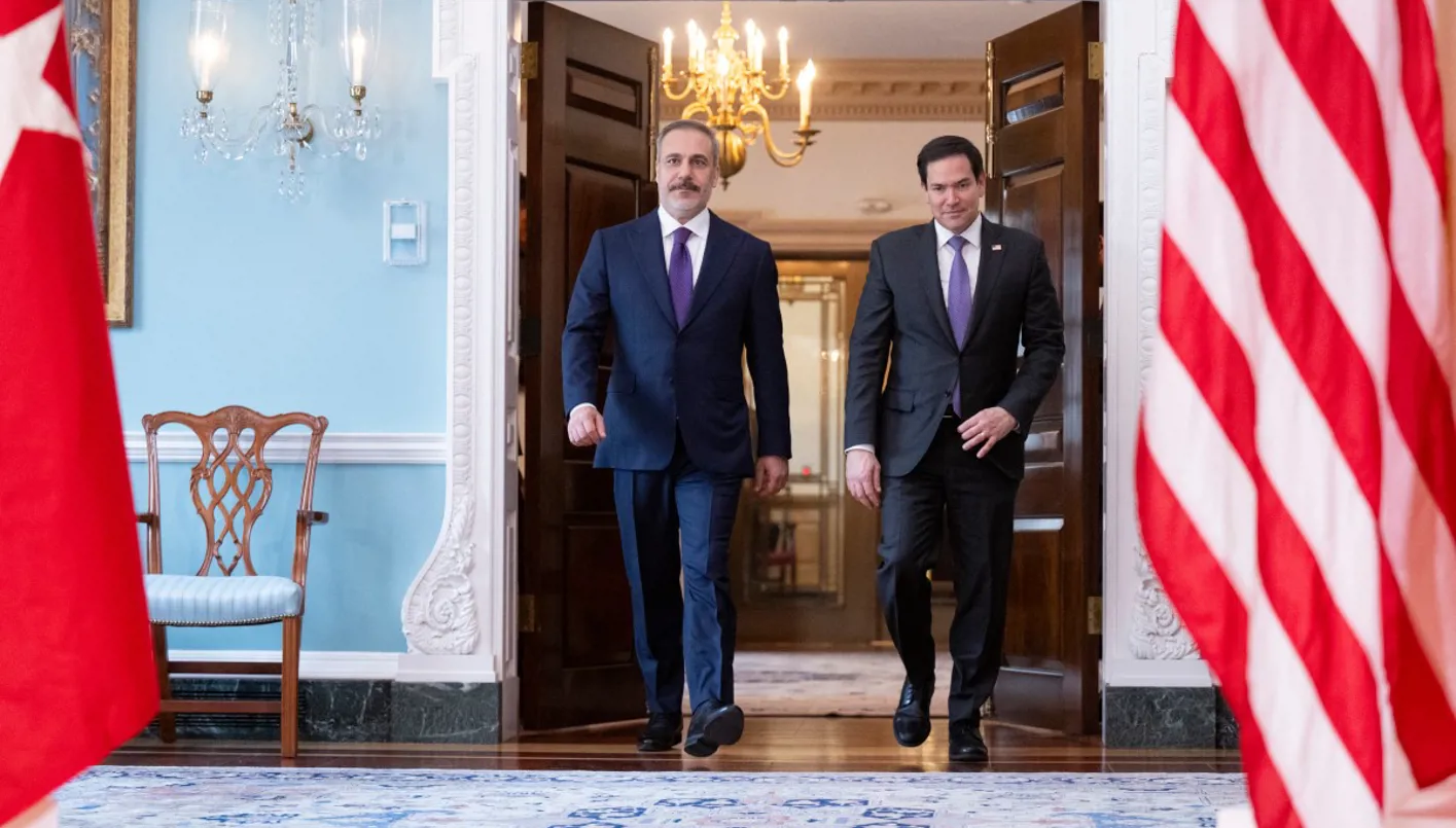 كيف تؤثر سياسات ترامب الحمائية والتوترات التجارية على الأسواق المالية؟