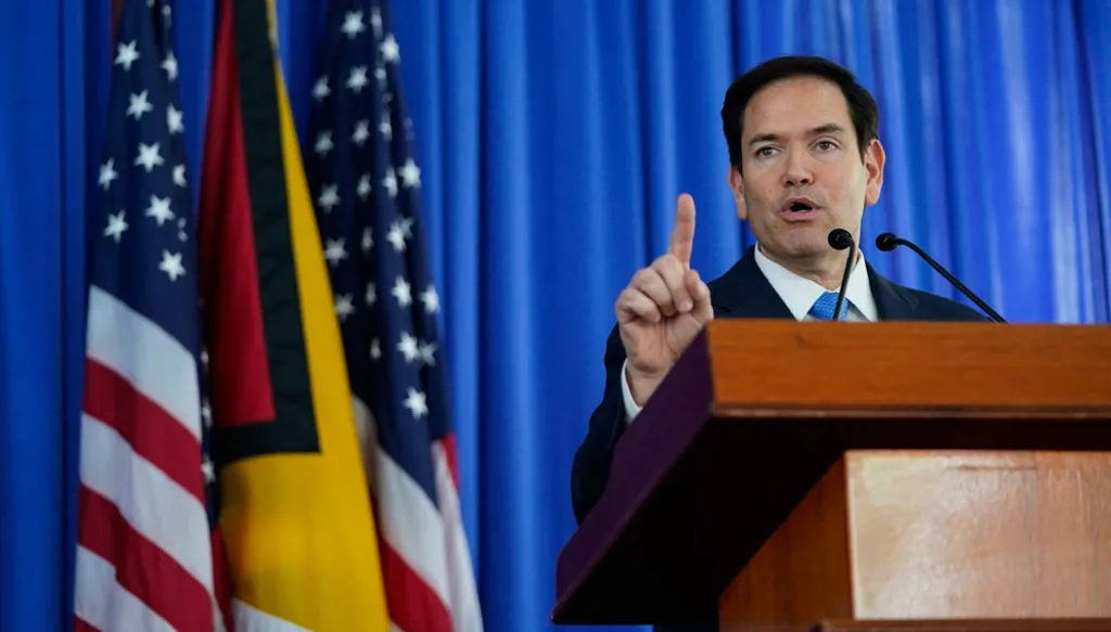 أميركا ترحل المزيد ممن يشتبه بانتمائهم لعصابات إجرامية إلى السلفادور