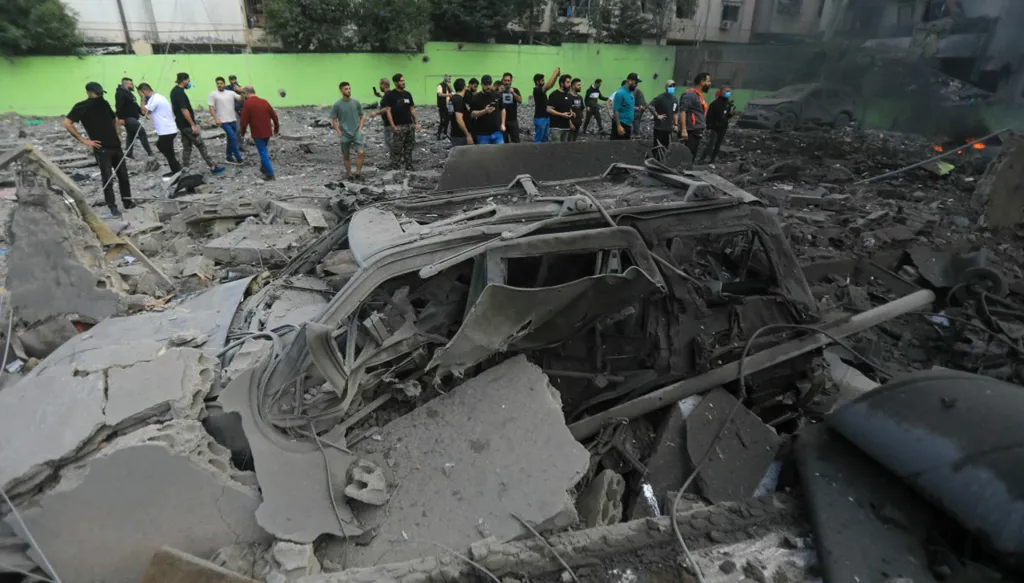 "مفاوضات بالنار" تسبق أورتاغوس إلى بيروت؟