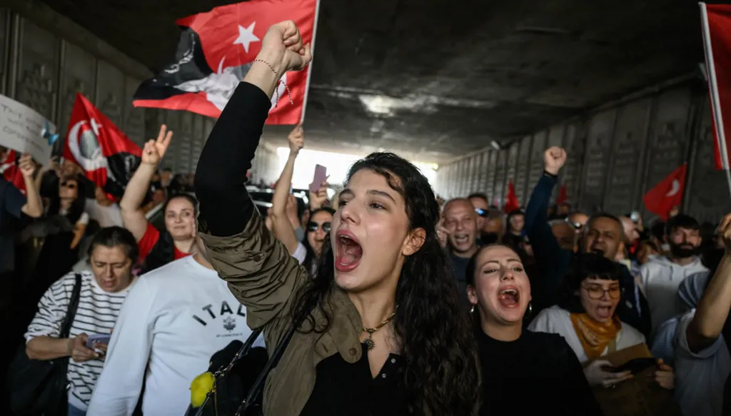 "لن نغفر"... المعارضة التركية تندد بـ"إساءة معاملة" طلاب مسجونين
