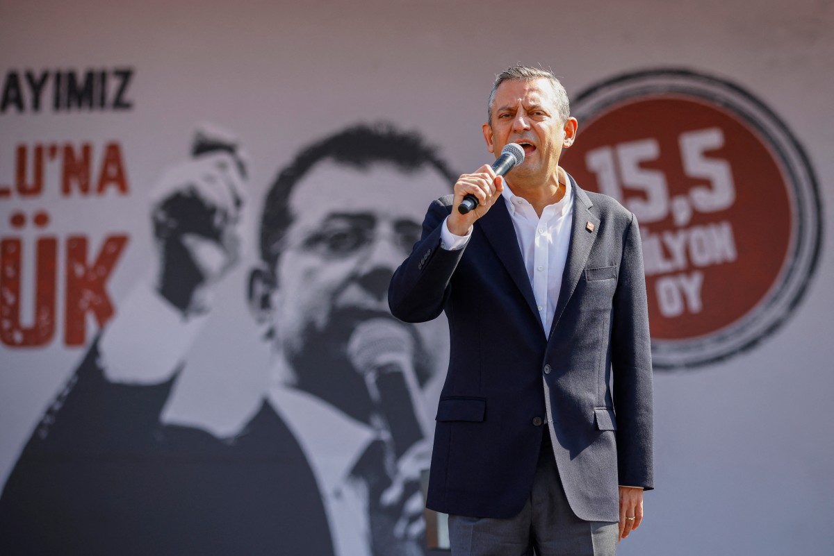  زعيم المعارضة التركية أوزغور أوزيل (ا ف ب)