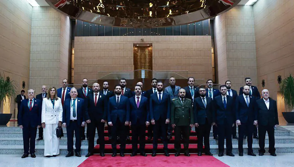 الحكومة السورية الجديدة تواجه حقل ألغام ... هواجس الداخل والغرب والصراع التركي-الإسرائيلي