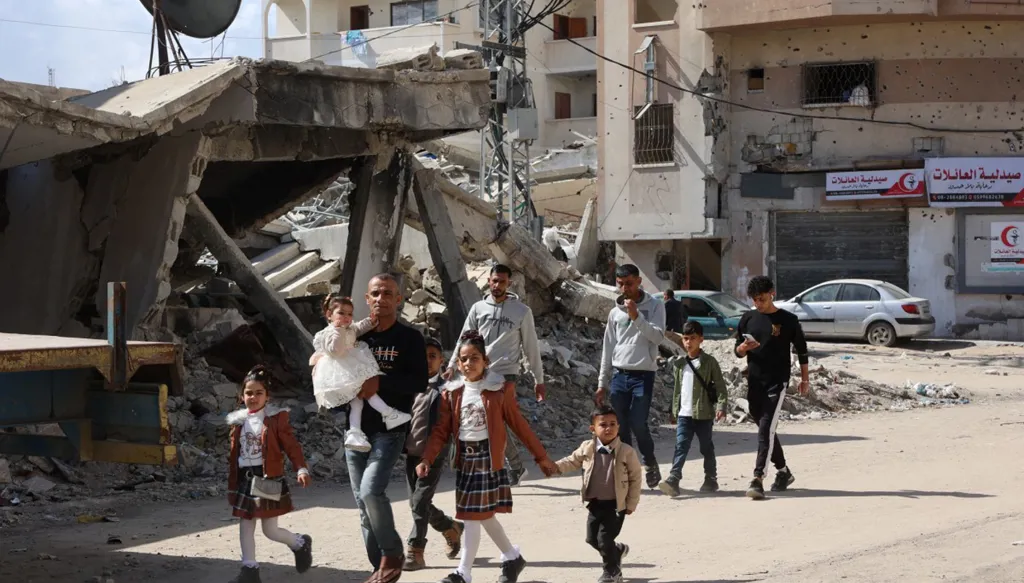 أجواء الاحتفال غائبة... عيد الفطر في قطاع غزة تحول "يوم حداد"