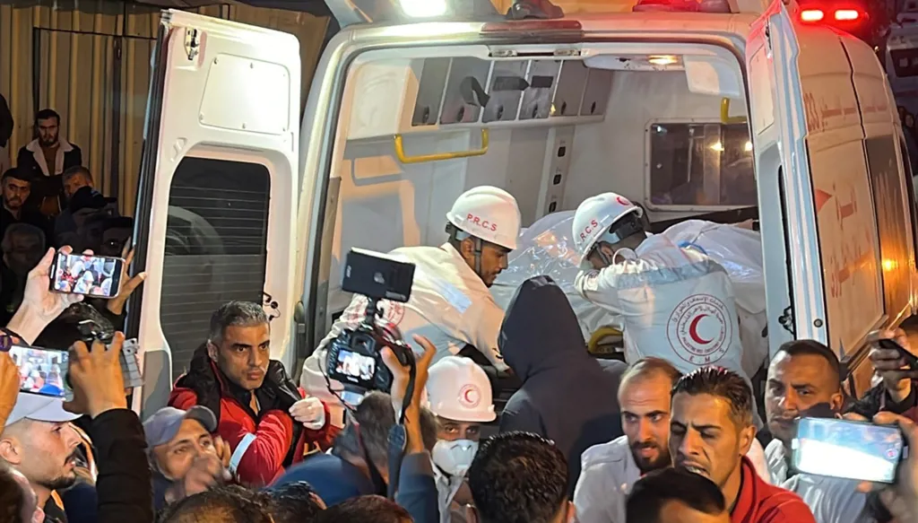 غزة... انتشال جثث 8 من مسعفي الهلال الأحمر الفلسطيني وبقاء آخر مفقودا