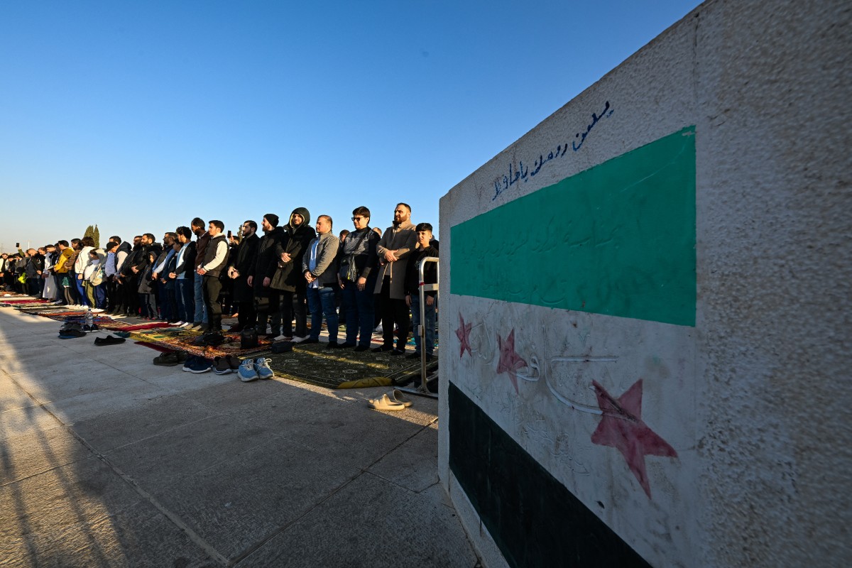 صلاة عيد الفطر في دمشق (أ ف ب).