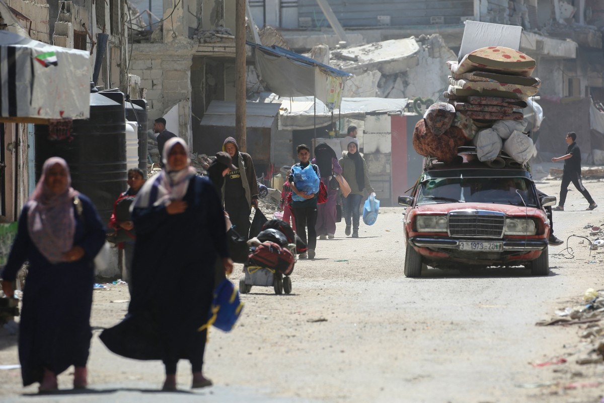 حركة نزوح من رفح (أ ف ب).