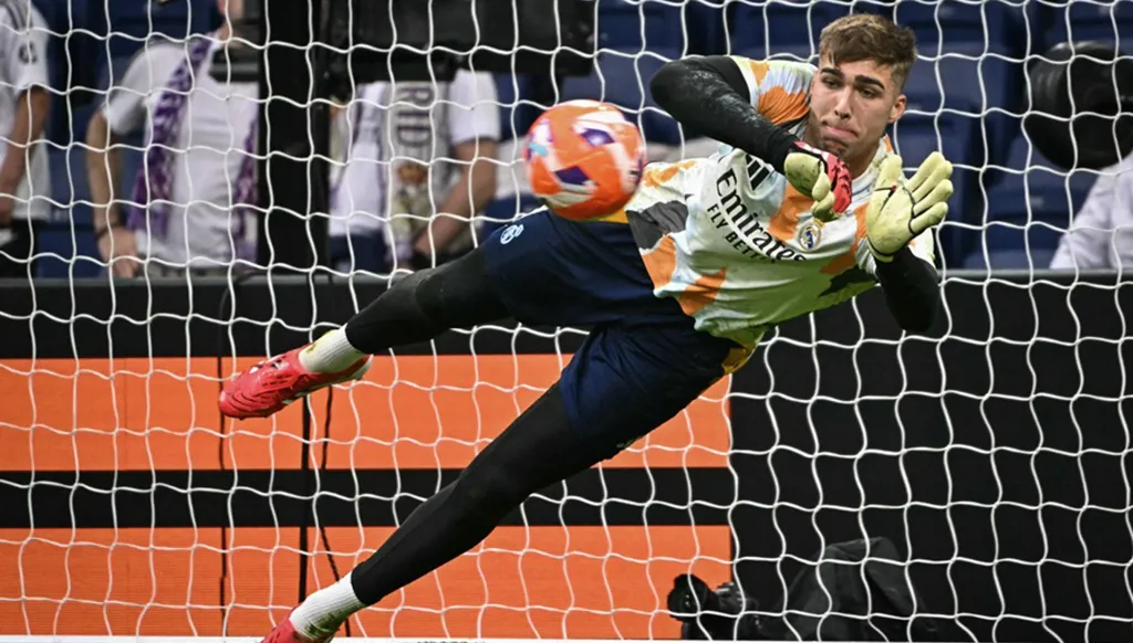 فران غونزاليس يكتب التاريخ... أصغر حارس يشارك مع ريال مدريد منذ كاسياس