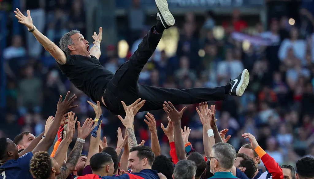 إنريكي يزيل مفهوم "النجم الواحد" مع باريس سان جيرمان