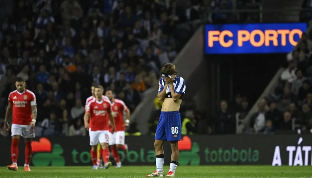 رئيس بورتو يمنع لاعبيه من العودة إلى منازلهم بعد الهزيمة المدوية