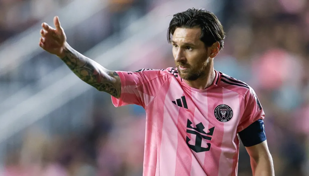 اللقطة التي سرقت الأضواء: ميسي يُسلّم فرحته لأولاده (فيديو وصور)