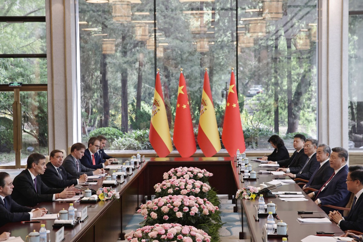 لقاء شي جينبينغ وبيدرو سانشيز. (أ ف ب)