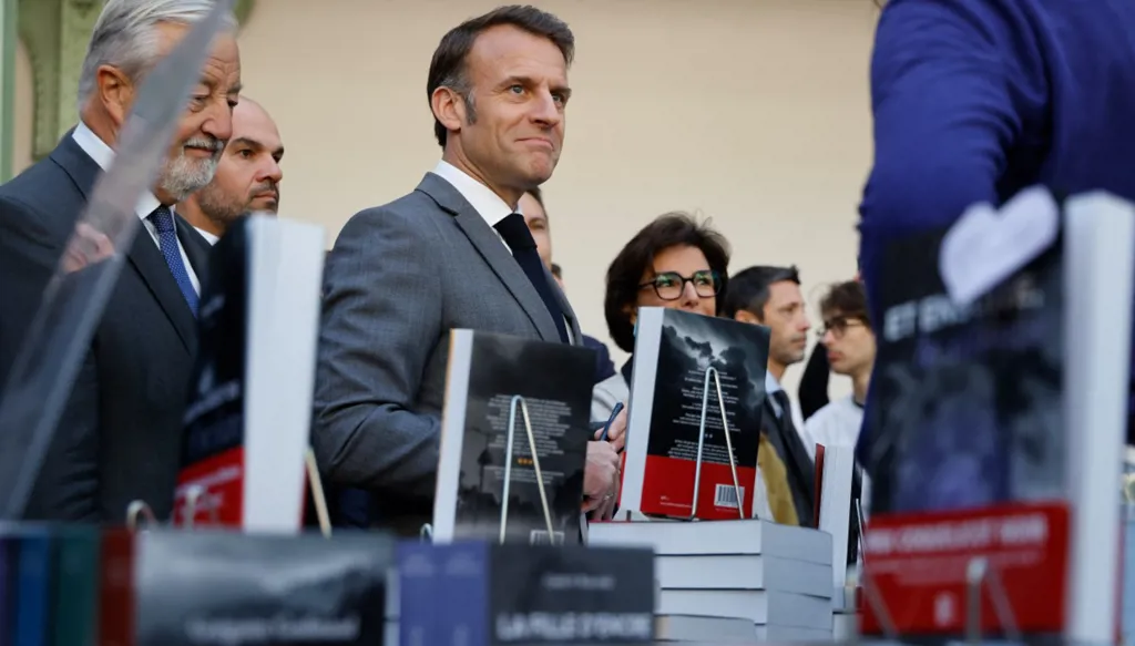 ماكرون على "ثقة" بإطلاق سراح صنصال