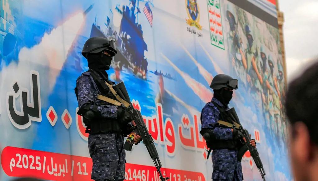 الحوثيون يتبنون هجمات على إسرائيل وحاملتَي طائرات أميركيتين ويتوعدون بـ"مزيد من عمليات التصدي"