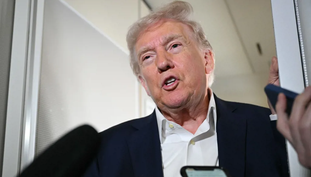 "فاينانشال تايمز": ترامب يخطط لتخزين معادن المحيط الهادي لمواجهة الصين