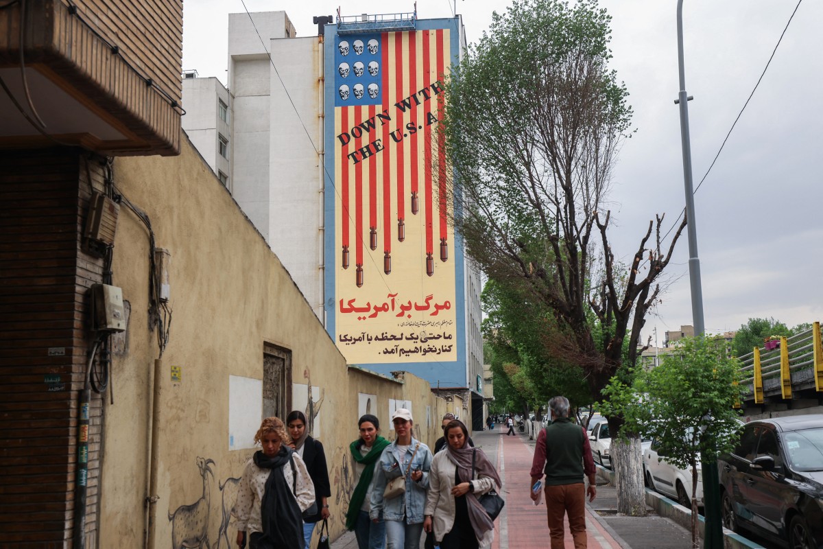 جدارية مناهضة لأميركا في أحد شوارع طهران. (ا ف ب)