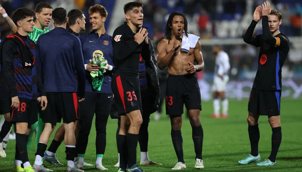 هدف عكسي يهدي برشلونة الفوز على ليغاينس