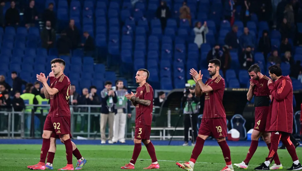 إصابة 13 شرطياً في اشتباكات بين مشجعي روما ولاتسيو