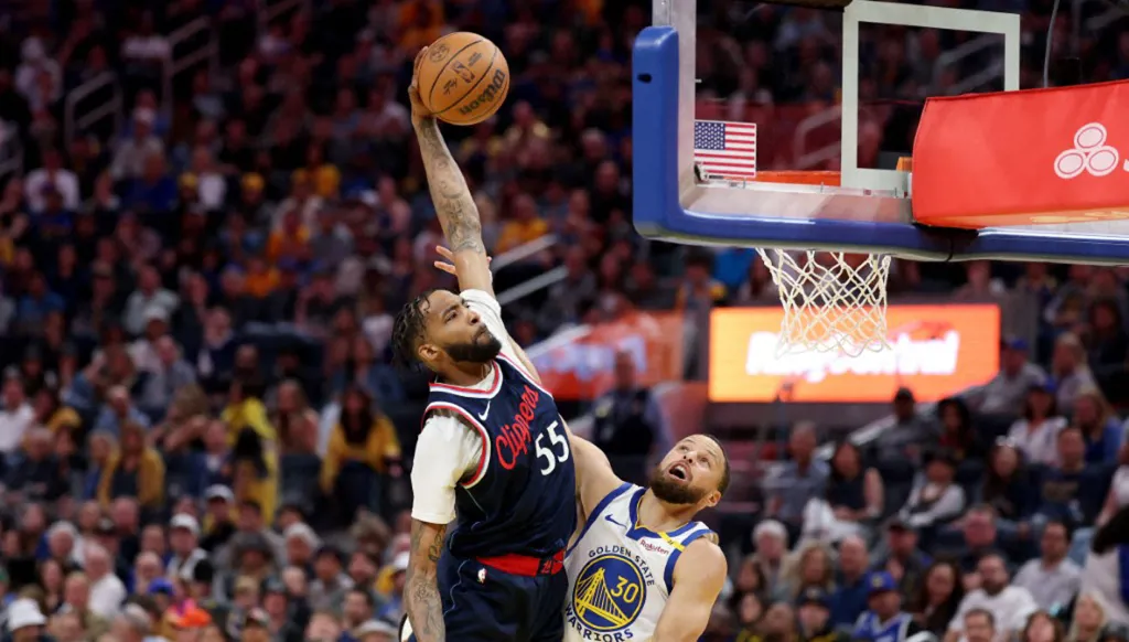 السباق إلى "بلاي أوف" في NBA... من نجا ومن سقط؟