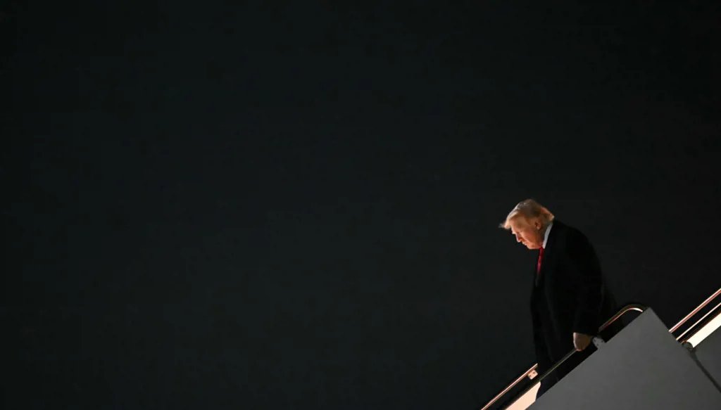 ترامب يعتزم الإعلان عن رسوم جمركية على أشباه الموصلات