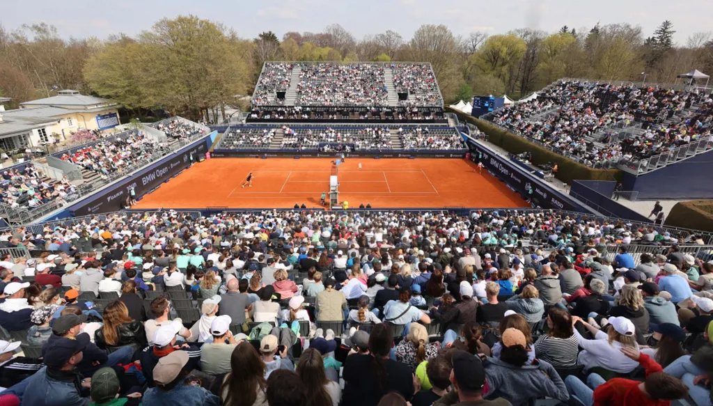 غضب واسع من تذكير "الاستحمام تحت الرقابة" ووكالة التنس تبرر