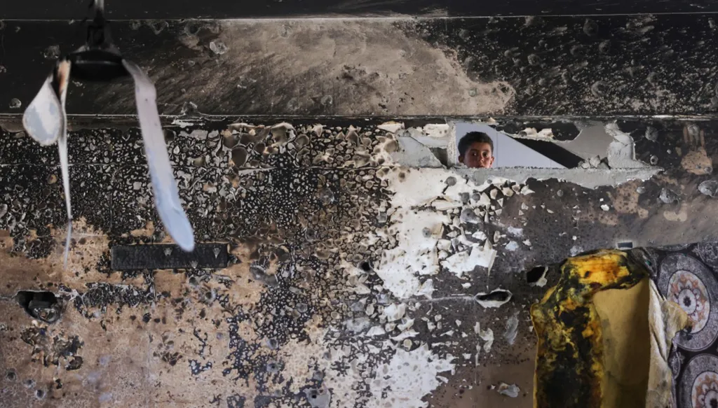 الصليب الأحمر "غاضب" بعد استهداف مقر تابع له في غزة