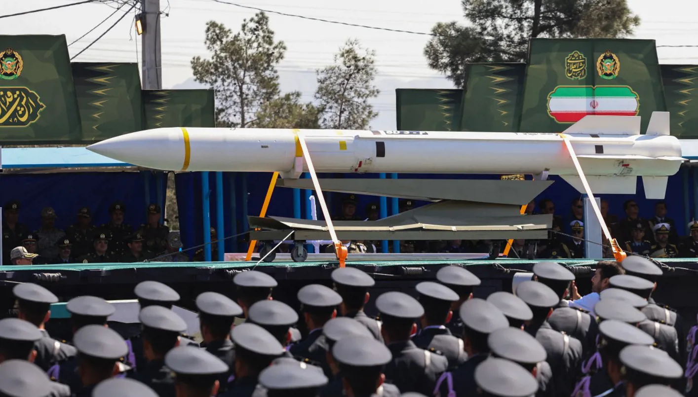 عرض عسكري في العاصمة الإيرانية طهران (أ ف ب).