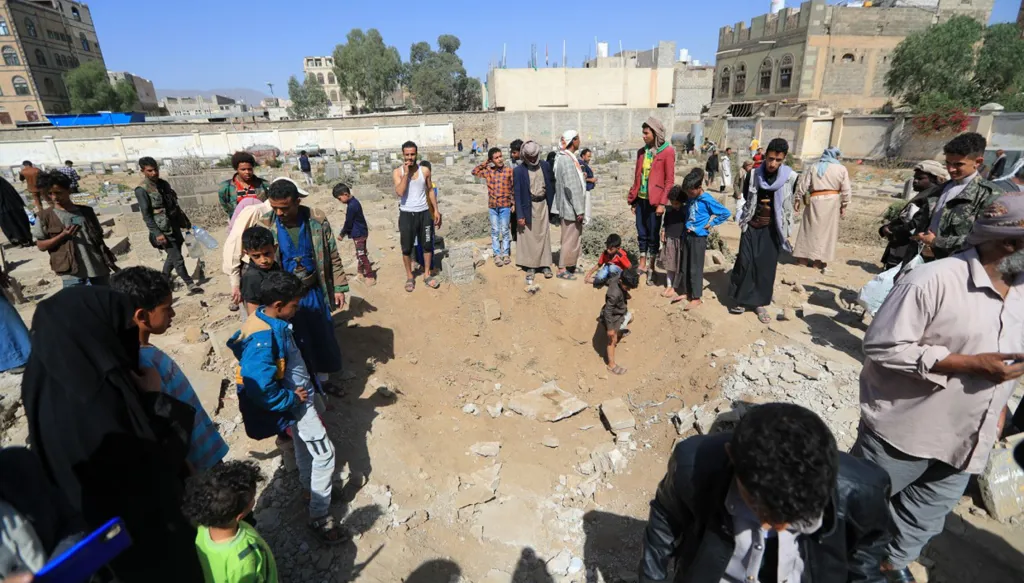 إعلام حوثي: مقتل شخصين وإصابة 11 في غارات أميركية على صنعاء