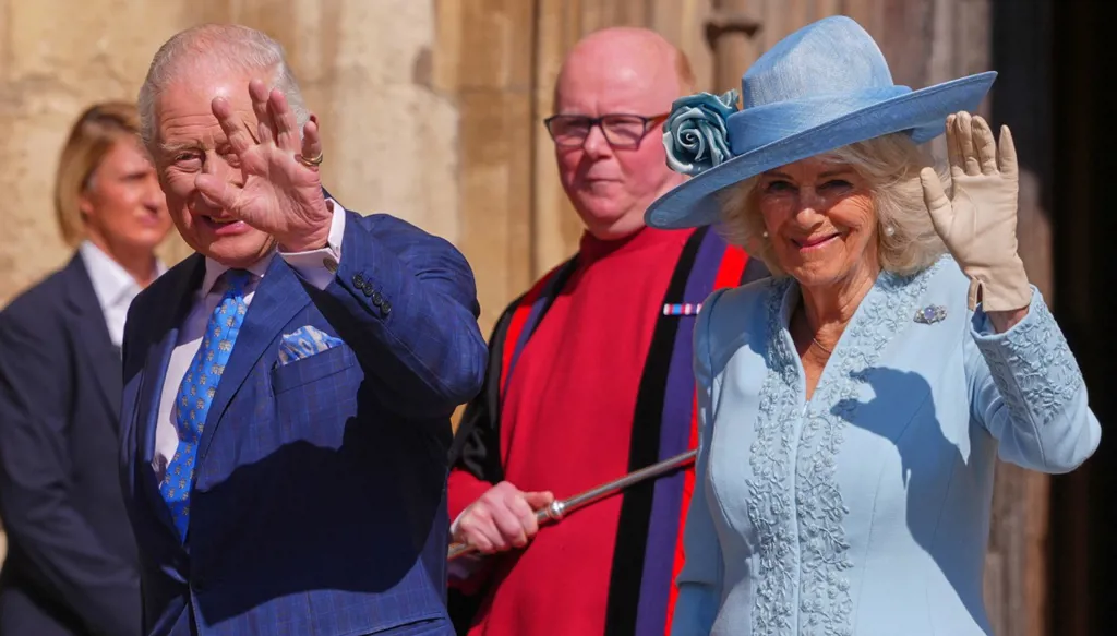 بالصور- الملك تشارلز وزوجته كاميلا يُحيّيان البريطانيين بعد قداس عيد القيامة