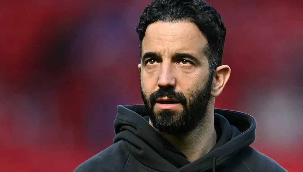 أموريم يُبرر معاناة هويلاند