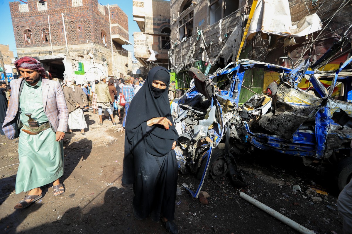 أثار قصف أميركي على صنعاء (أ ف ب).