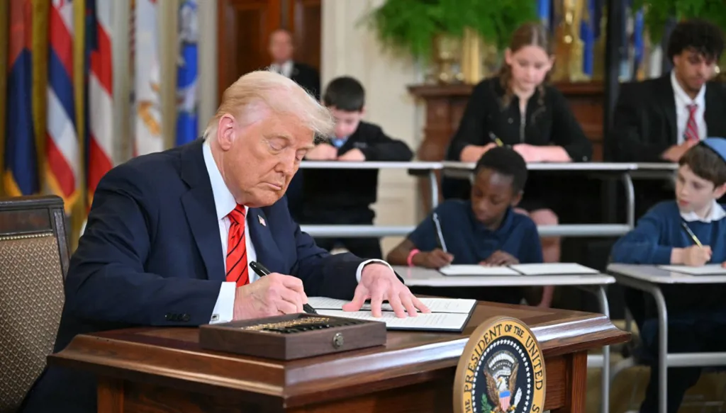 في أقل من 100 يوم... ترامب يعيد تشكيل المجتمع العلمي والأكاديمي في الولايات المتحدة