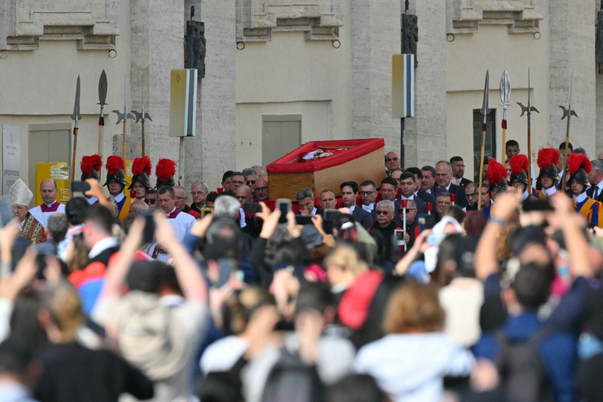 جثمان البابا فرنسيس إلى بازيليك القديس بطرس (أف ب).