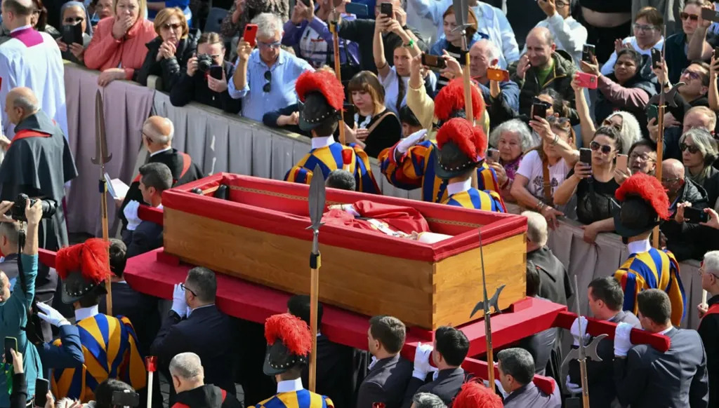 تمثيل إسرائيلي منخفض المستوى في جنازة البابا بعد تدهور العلاقات