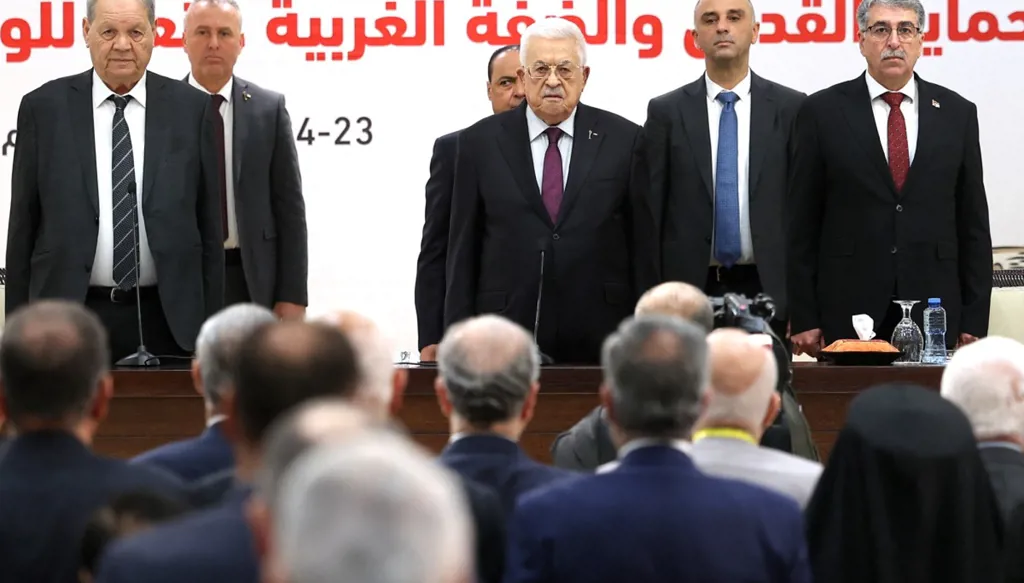 تعيين حسين الشيخ نائباً لعباس يثير جدلاً واسعاً: ماذا يمكن أن يقدّم وسط التحديات الجديدة؟