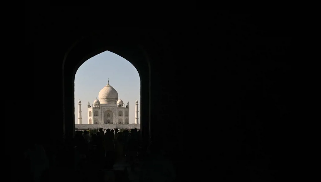 صباح "النهار"-  نزع سلاح "حزب الله" أولوية وشهادة ثناء من أورتاغوس على "شجاعة" عون... هل تحمي أميركا السعودية مثلما تحمي إسرائيل؟