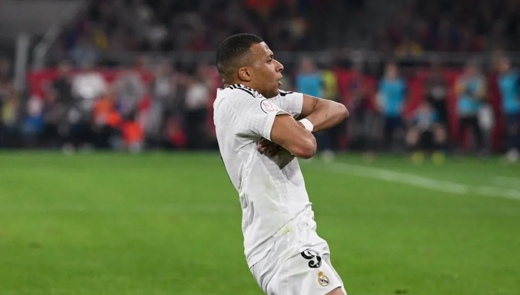 مبابي يدخل معركة قانونية جديدة مع باريس سان جيرمان