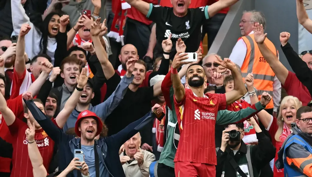 محمد صلاح يتفاعل مع تتويج توتنهام بلقب الدوري الأوروبي