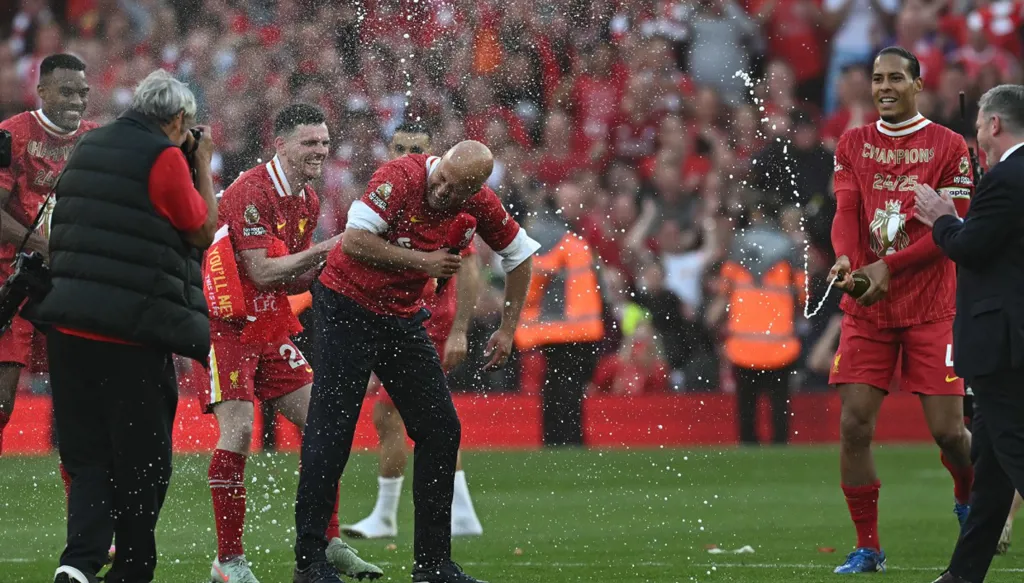 قبل سلوت... 4 مدرّبين تُوّجوا بلقب الدوري الإنكليزي في الموسم الأول