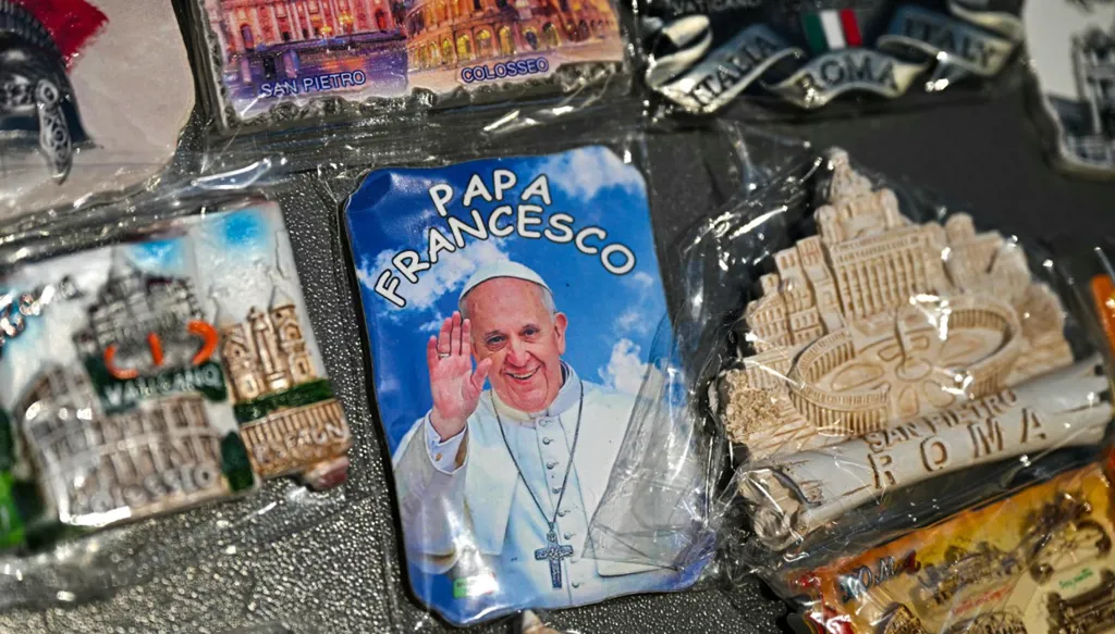 السباق الإيطالي يمر عبر الفاتيكان تكريماً للبابا فرنسيس