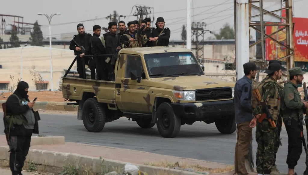 5 عند الخامسة: عون يشكر بن زايد... مقتل رئيس بلدية صحنايا ومطالبة بقوات لحفظ السلم