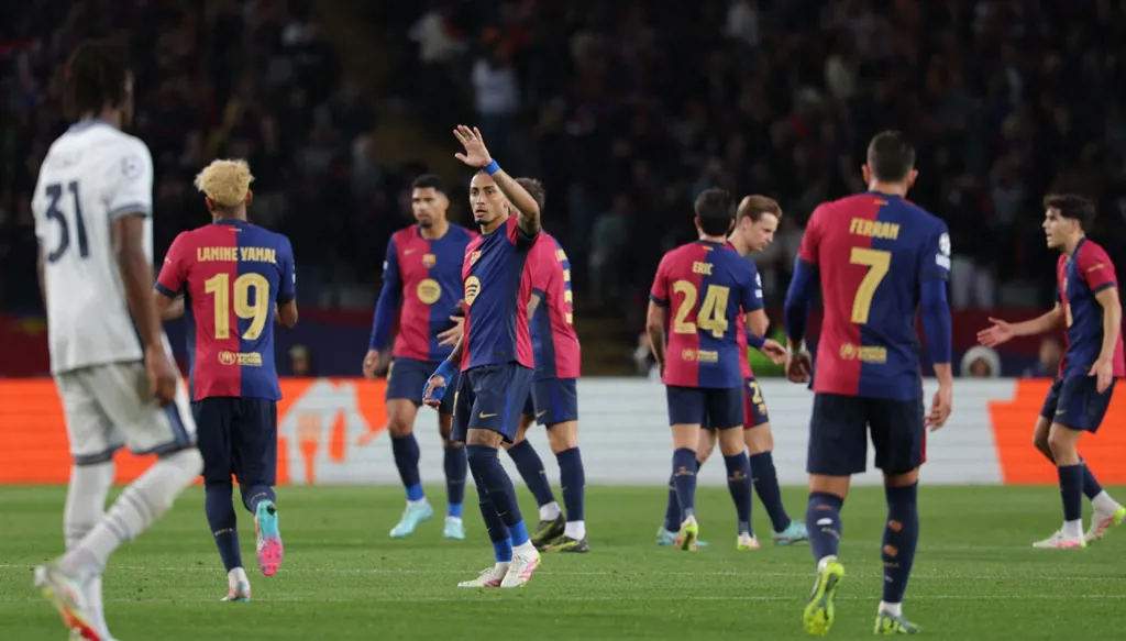 كلاسيكو حاسم بين برشلونة وريال مدريد في الدوري الإسباني