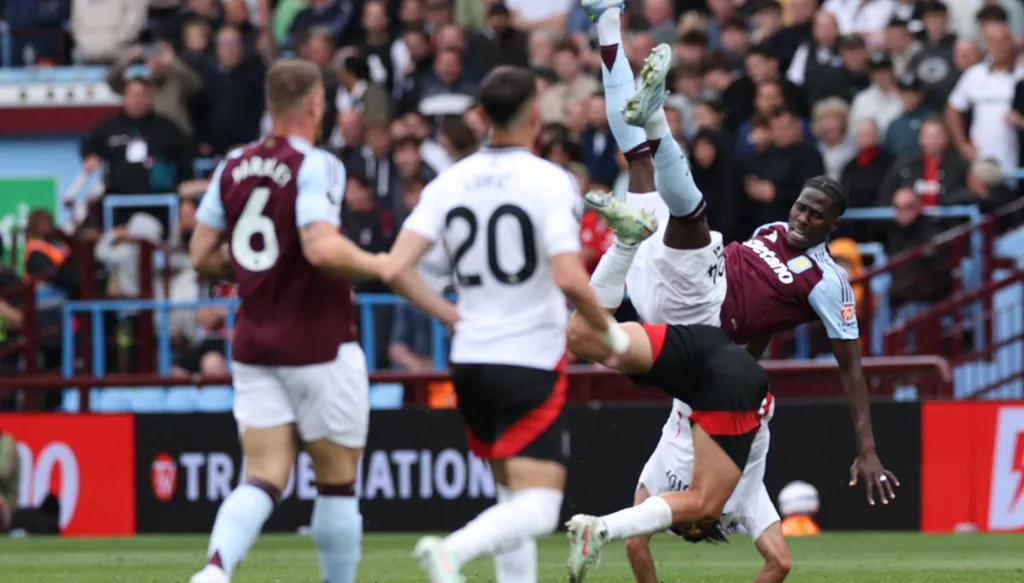 أستون فيلا يضمد جراحه بثلاث نقاط ثمينة أمام فولهام (فيديو)